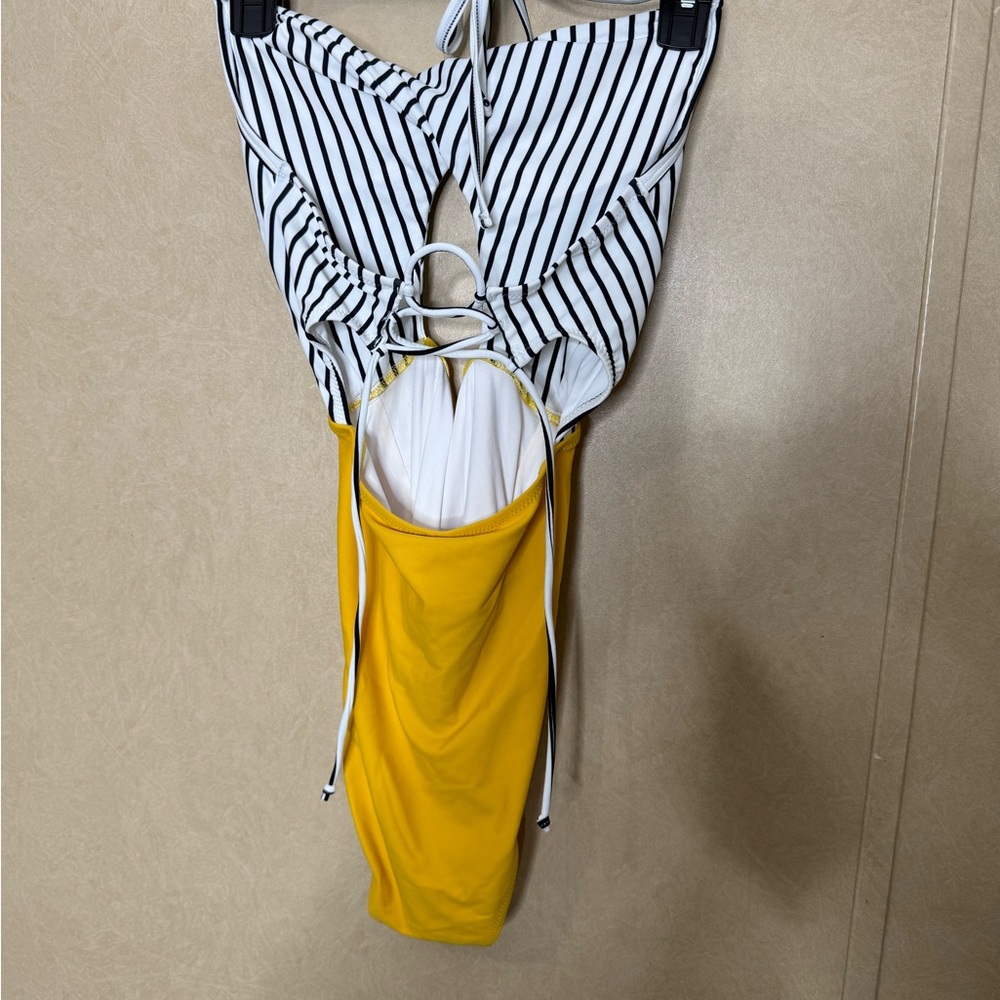 Cupshe Yellow and White Striped Swimsuit Size Medium - Picture 2 of 8